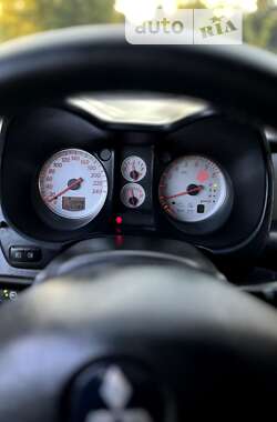 Внедорожник / Кроссовер Mitsubishi Outlander 2005 в 