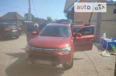 Позашляховик / Кросовер Mitsubishi Outlander 2014 в Києві