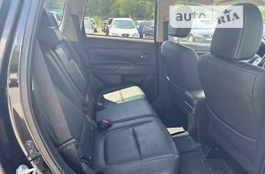 Внедорожник / Кроссовер Mitsubishi Outlander 2013 в 
