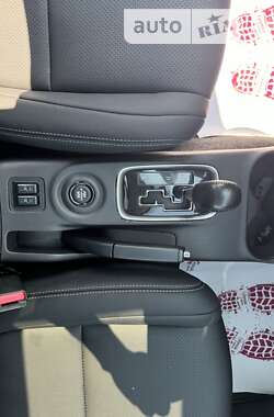 Внедорожник / Кроссовер Mitsubishi Outlander 2013 в 