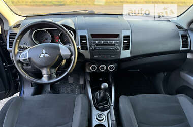 Внедорожник / Кроссовер Mitsubishi Outlander 2009 в 