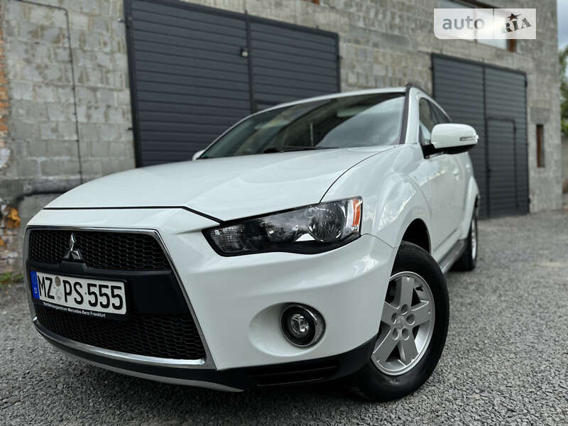 Внедорожник / Кроссовер Mitsubishi Outlander 2011 в Дубно