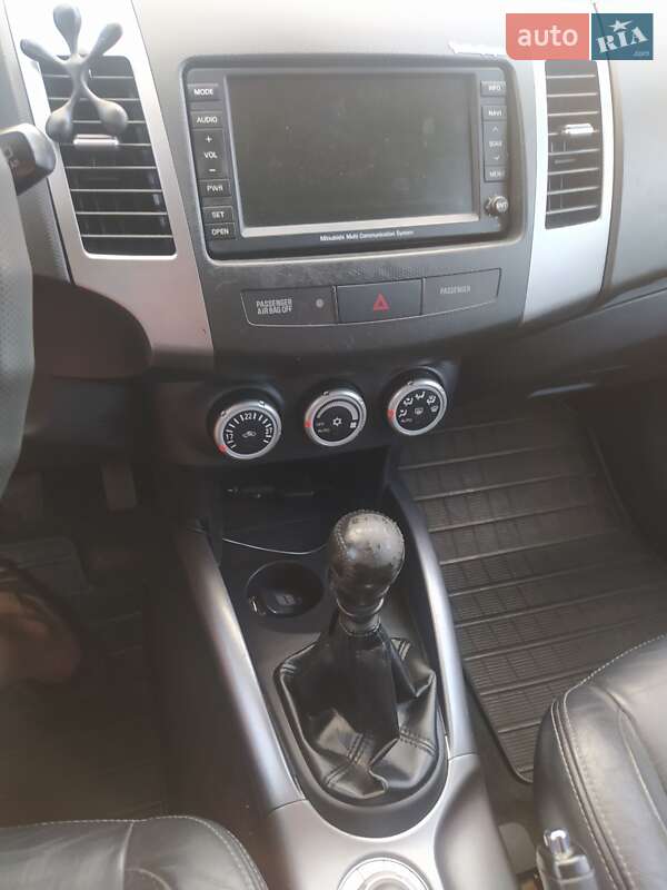 Внедорожник / Кроссовер Mitsubishi Outlander 2008 в Каменке-Бугской