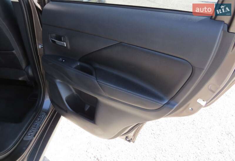 Позашляховик / Кросовер Mitsubishi Outlander 2015 в Кропивницькому