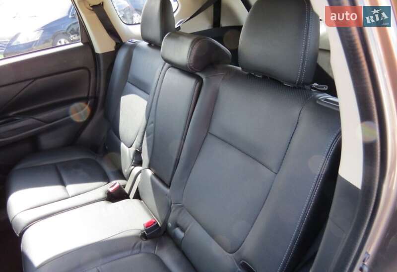 Позашляховик / Кросовер Mitsubishi Outlander 2015 в Кропивницькому