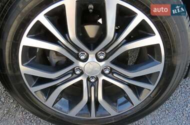 Внедорожник / Кроссовер Mitsubishi Outlander 2015 в 