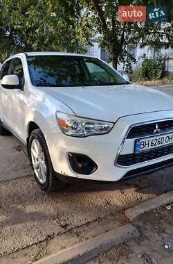 Внедорожник / Кроссовер Mitsubishi Outlander 2013 в 