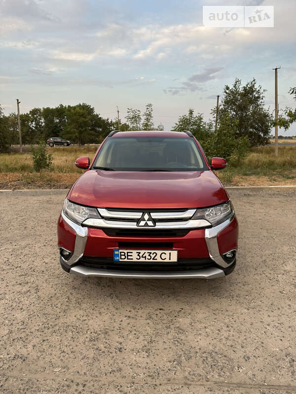 Позашляховик / Кросовер Mitsubishi Outlander 2015 в Вознесенську