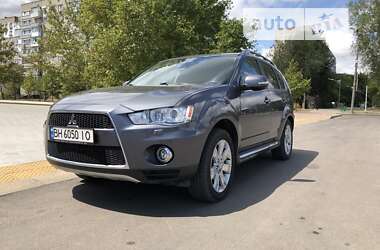 Внедорожник / Кроссовер Mitsubishi Outlander 2011 в Южном