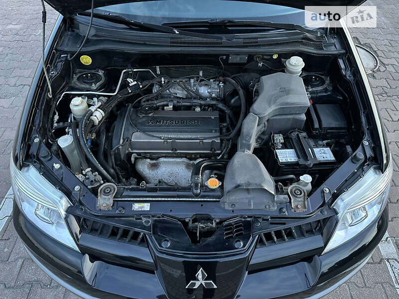 Внедорожник / Кроссовер Mitsubishi Outlander 2005 в Житомире