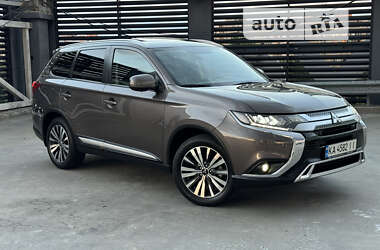 Внедорожник / Кроссовер Mitsubishi Outlander 2021 в Киеве