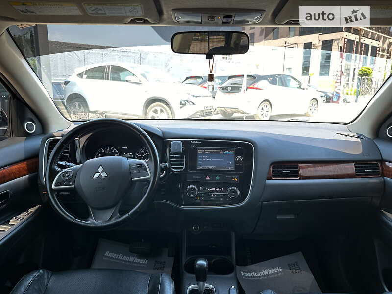 Внедорожник / Кроссовер Mitsubishi Outlander 2014 в Черновцах