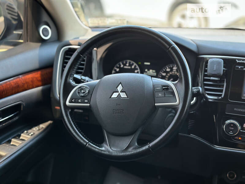 Внедорожник / Кроссовер Mitsubishi Outlander 2014 в Черновцах