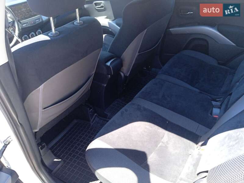 Позашляховик / Кросовер Mitsubishi Outlander 2011 в Рівному