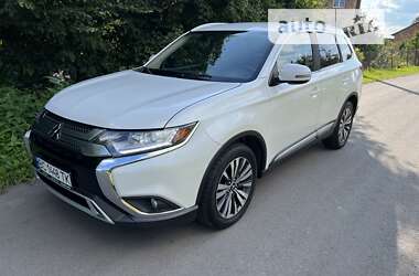 Внедорожник / Кроссовер Mitsubishi Outlander 2019 в Львове