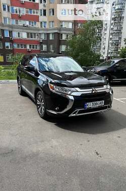 Позашляховик / Кросовер Mitsubishi Outlander 2018 в Києві