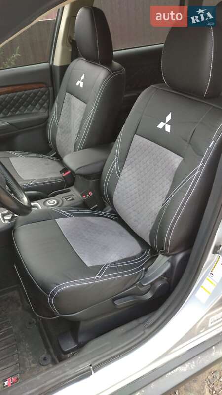 Внедорожник / Кроссовер Mitsubishi Outlander 2013 в Харькове
