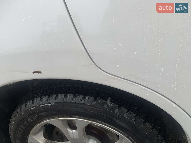 Позашляховик / Кросовер Mitsubishi Outlander 2012 в Києві