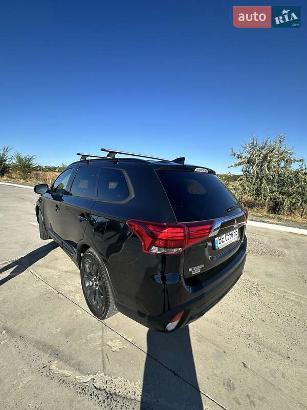 Внедорожник / Кроссовер Mitsubishi Outlander 2017 в Новой Одессе