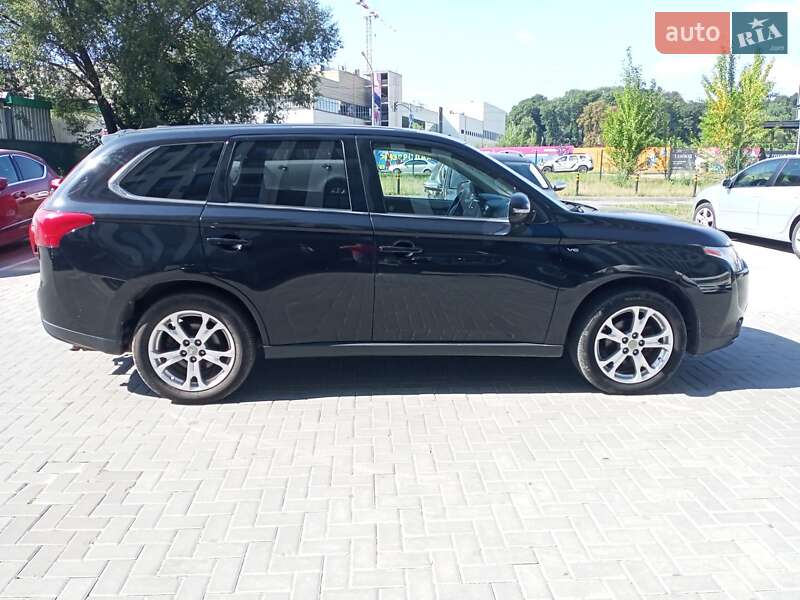 Позашляховик / Кросовер Mitsubishi Outlander 2013 в Львові