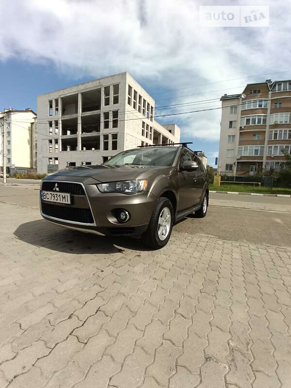 Внедорожник / Кроссовер Mitsubishi Outlander 2011 в Львове