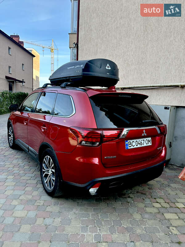 Внедорожник / Кроссовер Mitsubishi Outlander 2017 в Львове