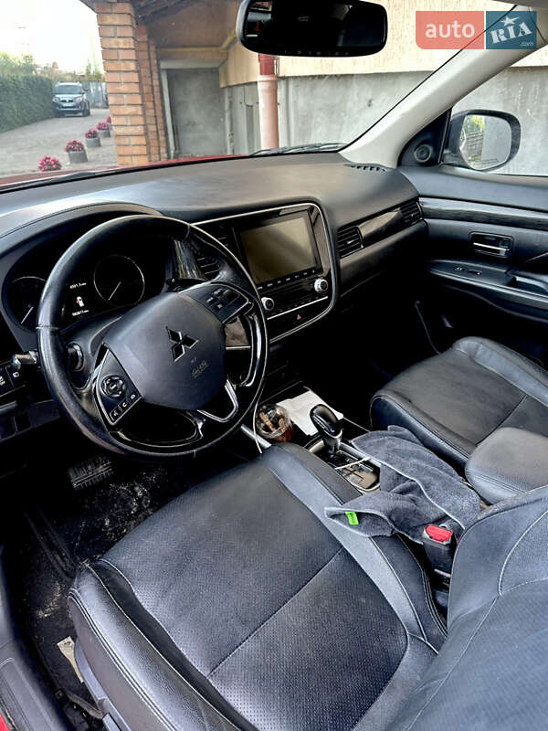 Внедорожник / Кроссовер Mitsubishi Outlander 2017 в Львове