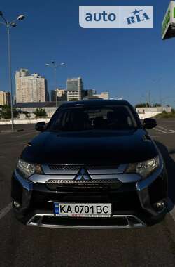 Позашляховик / Кросовер Mitsubishi Outlander 2019 в Києві