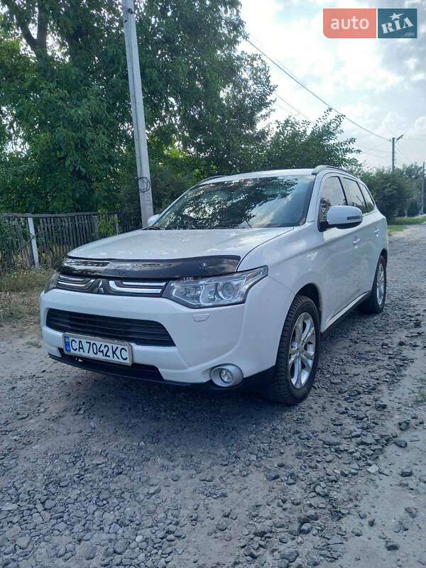 Позашляховик / Кросовер Mitsubishi Outlander 2012 в Кам'янці