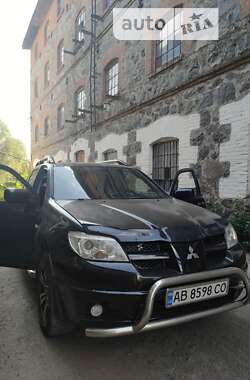 Внедорожник / Кроссовер Mitsubishi Outlander 2003 в Тростянце