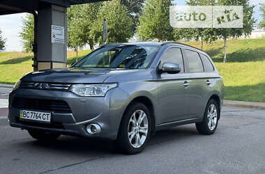 Позашляховик / Кросовер Mitsubishi Outlander 2012 в Києві