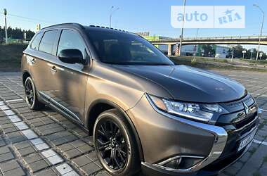 Позашляховик / Кросовер Mitsubishi Outlander 2018 в Києві