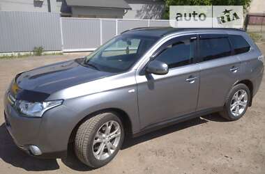 Внедорожник / Кроссовер Mitsubishi Outlander 2012 в 