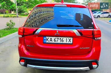 Позашляховик / Кросовер Mitsubishi Outlander 2017 в Києві
