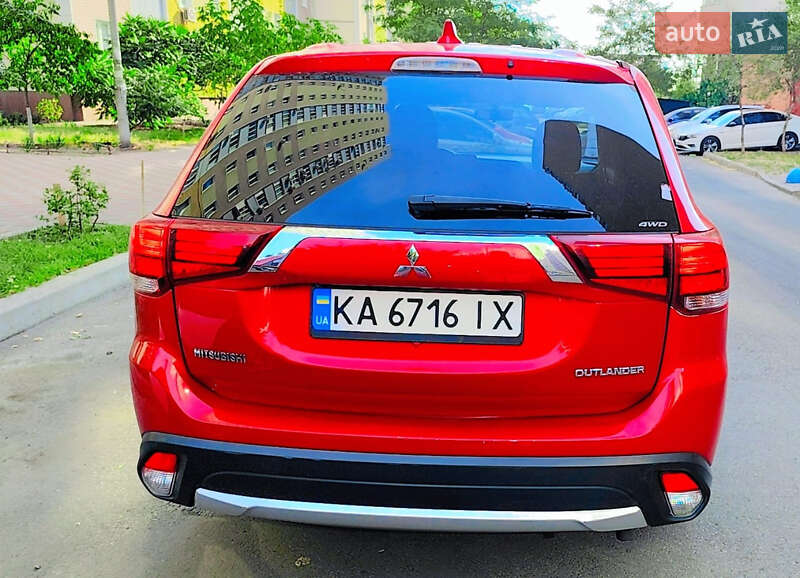 Внедорожник / Кроссовер Mitsubishi Outlander 2017 в Киеве