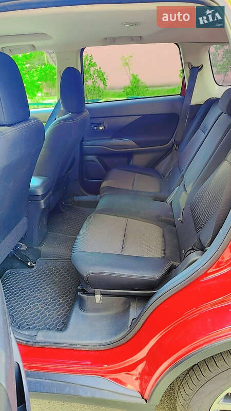 Внедорожник / Кроссовер Mitsubishi Outlander 2017 в Киеве