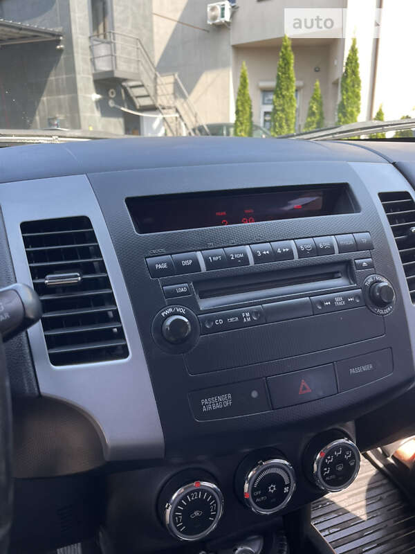 Позашляховик / Кросовер Mitsubishi Outlander 2012 в Івано-Франківську