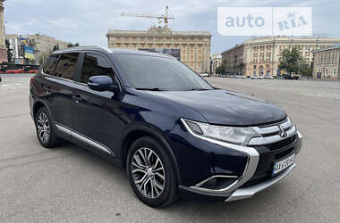 Позашляховик / Кросовер Mitsubishi Outlander 2017 в Харкові