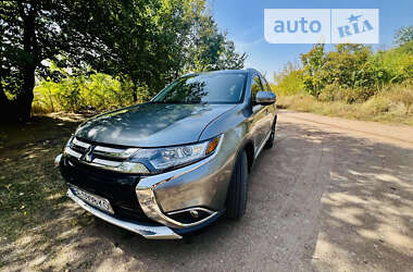 Позашляховик / Кросовер Mitsubishi Outlander 2015 в Києві