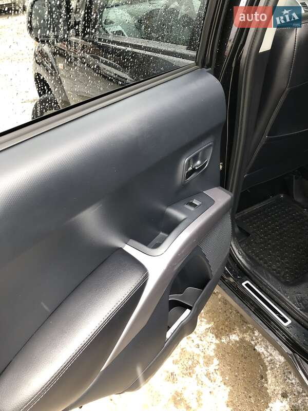 Позашляховик / Кросовер Mitsubishi Outlander 2007 в Міжгір'ї