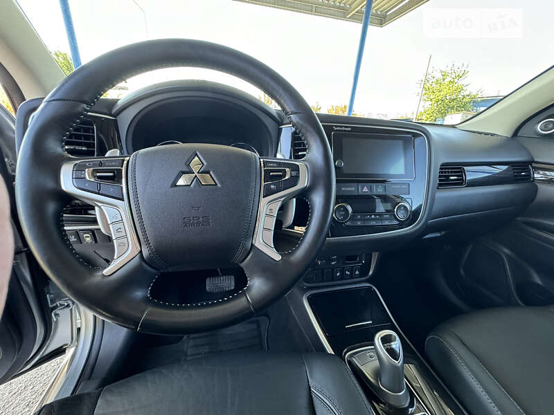 Внедорожник / Кроссовер Mitsubishi Outlander 2017 в Кропивницком