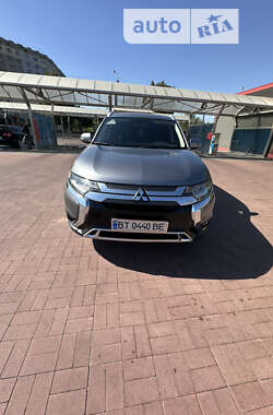 Внедорожник / Кроссовер Mitsubishi Outlander 2018 в Ровно