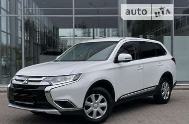 Позашляховик / Кросовер Mitsubishi Outlander 2017 в Луцьку