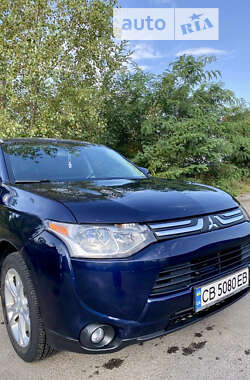 Внедорожник / Кроссовер Mitsubishi Outlander 2013 в Чернигове