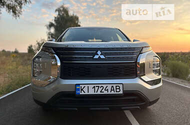 Внедорожник / Кроссовер Mitsubishi Outlander 2021 в Киеве