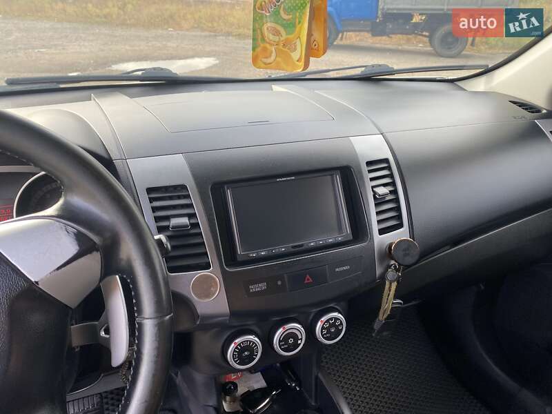 Позашляховик / Кросовер Mitsubishi Outlander 2006 в Благовіщенську