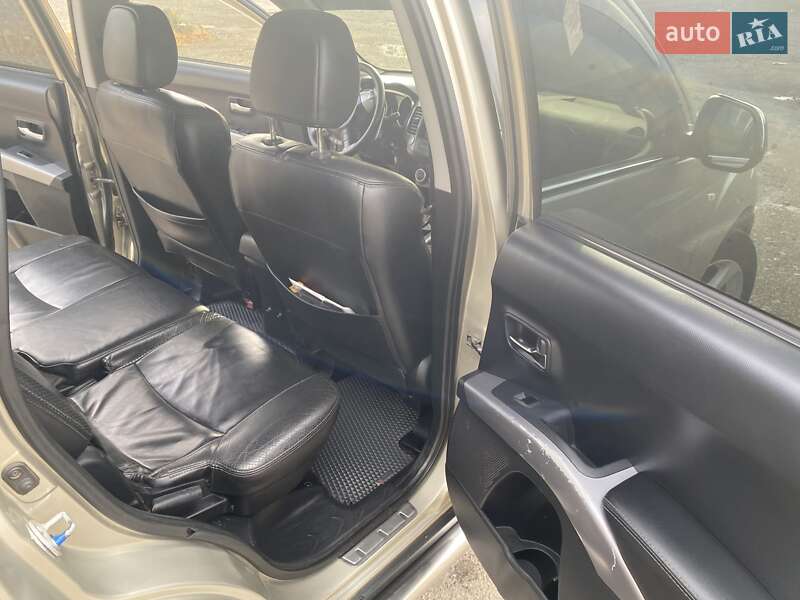 Позашляховик / Кросовер Mitsubishi Outlander 2006 в Благовіщенську