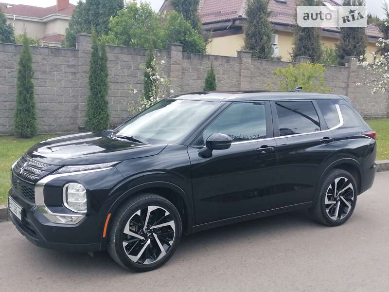 Внедорожник / Кроссовер Mitsubishi Outlander 2021 в Киеве