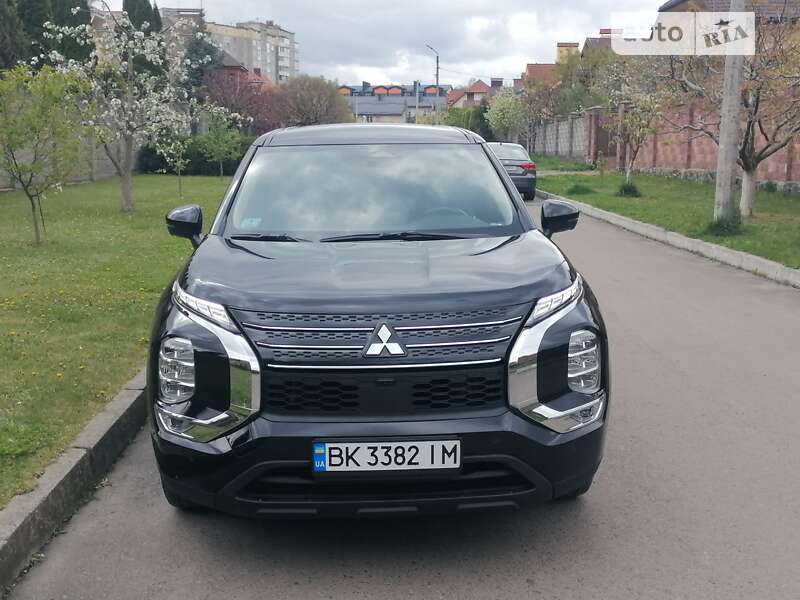 Внедорожник / Кроссовер Mitsubishi Outlander 2021 в Киеве