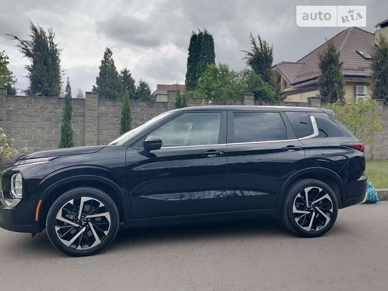 Внедорожник / Кроссовер Mitsubishi Outlander 2021 в Киеве